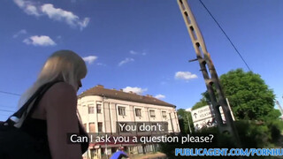 Szőke modell wannabe nyilvánosan kapja a faszt