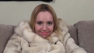 Daniella szőrös punciban dübörög a műfasz alatt