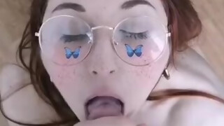 Amatőr ribanc barátnő lenyeli a forró dákót