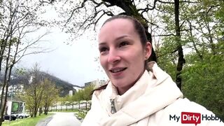 Tini amatőr nyilvános szopás idegennek utcán