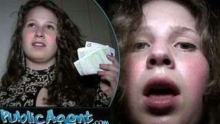 Első mély beleélvezés fiatal picsába remegve