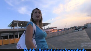 Naiv modell álomlány utcán megdugva