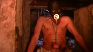 Korbácsoló domina bünteti golyóit szemtelenül keményen