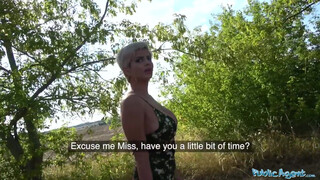 Csöcsös bombázó mesteri szopás show