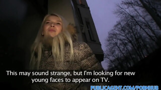 Közterületi szőke csaj vastag faszos baszása