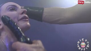 Szőke Micky Muffin kemény anális mélyre tolva