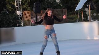 Nyilvános mesteri szopás minden csepp lenyeléssel