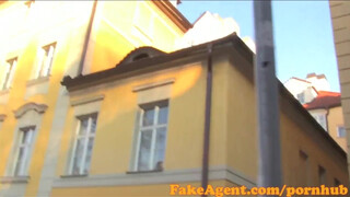 Milf seggébe mélyen tolja kiabálva