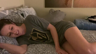 Nadia Foxx reggeli maszturbációja hevesen