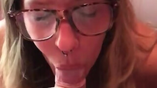 Szemüveges francia feleség perverz szex