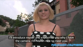 Roxy Black bögyös szöszi utcán dugva mohón