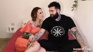 Spanyol Silvia alázatosan nyalja Desmond farkát