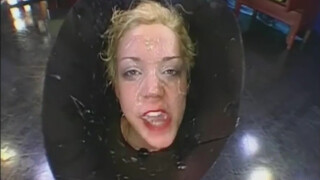 Német ribanc Anette torokig nyeli a forró sprmát