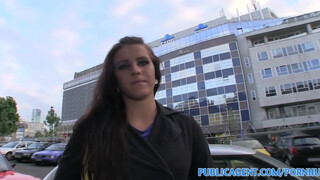 Fotómodell aspiráns mindenre kész a keményért