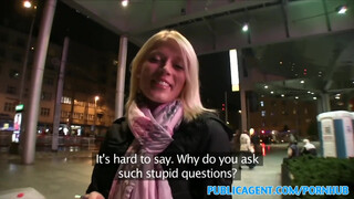 Szőke bombázó benzinkúton agenttel baszik vadul