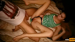 Orosz pár otthoni videója vad szexszel telepakolva