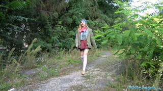 Kutyakereső csaj Public Agenttel vadul baszik