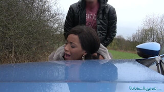 Brit csaj utcán kapja a Public Agent farkát