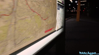 Eltévedt szexi csaj állomáson kemény dugás