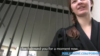 Vékony amatőr tini hatalmas farkat nyeli