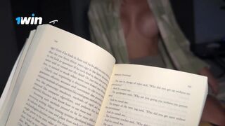 Mostoha hugom csábított el olvasás közben – ízletes közeli dörzsölés a nagy seggű tinitől