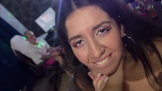 Hűtlen feleség párbajon kap baszást megszégyenített férje szeme láttára, punciba tömve élvezzel