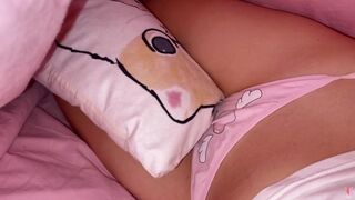 A tréfa sikere! Gyere gyorsan, bújj be hozzám a takaró alá