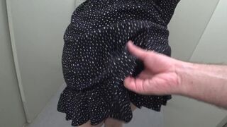 Feleség titkos viszonya munkatárssal a ház bejáratánál – a férj nem sejt semmit