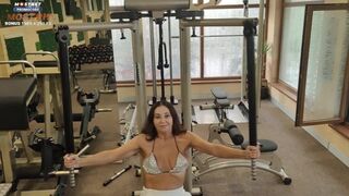 Dögös mostohaanya elcsábítja a fiút edzés után a mosókonyhában