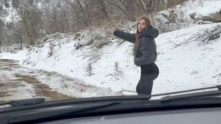 Argentínai milf nagy, vonagló seggével csábítja és megjáratja az idegent az úton