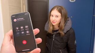 Szerencsés, hogy a barátnőm mindig elkésik, van alkalmam ágyba vinni a királylányait