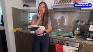 Izgató szőke szomszédnőm izgató maszturbációs videót készít a kedvesének