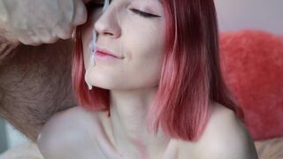 Shinaryen fiatal csaj odavan a farka meglovaglásától és az arcába fröccsenő nedűtől