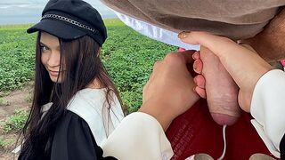 POV Mostohatesóm simogatja a farkam, majd beledugja a bugyijába