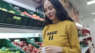 Meghívok egy dögös idegent a piacról, és őrült szex lesz belőle