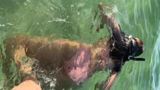 Forró filipina csaj a tengerparton: vad hoteli szexorgia vár rá