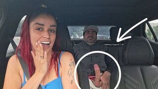 Uber sofőr lebukásra kapja az utasát, amint hátul élvezettel simogatja magát!