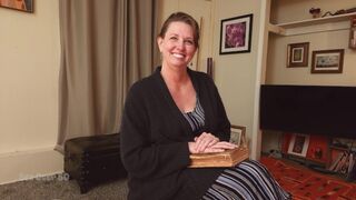 Forró papné csábítása egy ifjú frissen nős srácra