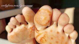 Forró lábimádat és szőrös MILF fantáziák ginnagg-gal