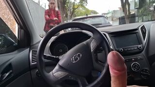 Nyilvános utcai dugás egy diáknak izgatottan