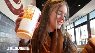 48 óra velem! A Burger King pincérnő csábító vad lovaglással fizet – 8. rész – vlog
