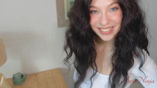 A Tantaly tanácsadó csábítóan ajánl egy forró szexbabát