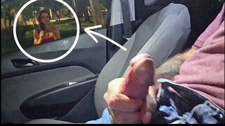 Megmutattam a farkomat egy dögös idegen lánynak a buszmegállóban nyilvánosan!