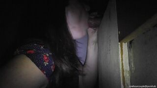 Feleség és férj vad gloryhole-kalandra vetődtek, majd otthon fejezték be forró dugásukat!