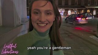 Érett házas milf kétségbeesetten csal, miközben könyörög, hogy telefröcsköljem a szőrös brit punciát