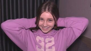 18 éves tini szűk lyukát keményen tágítják szexre