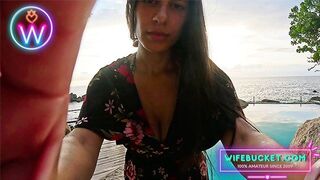 WifeBucket Fantáziái - Csábító MILF Lovagol a Napnyugta Sugaraiban Bő Keblekkel és Forró Szenvedéllyel
