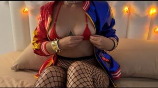 Ufo baszik bele a dögös harley quinnbe piros mikro bikiniben minden lyukba