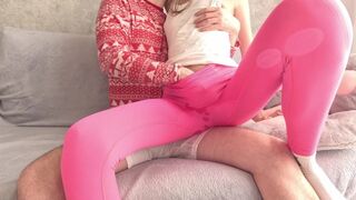Leggingsben élveztesd a duplán teli punci sodró lökéseit