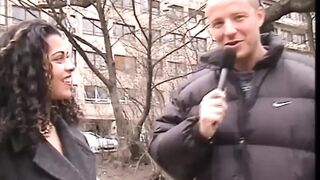 Lányos, óriás mellekkel megáldott fekete tini seggét döngetik két vastag, amatőr farok és torkolnak a szájába